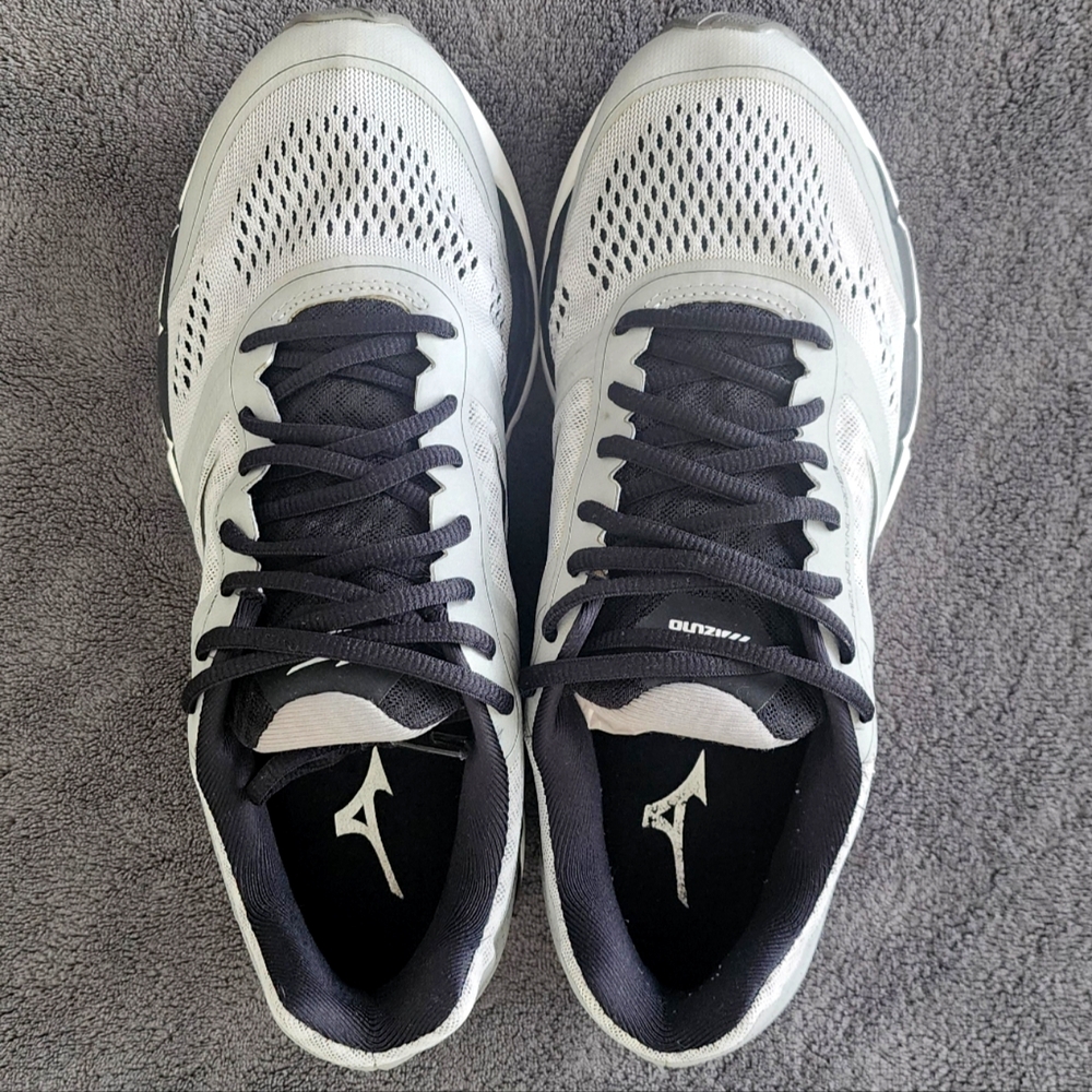 Mizuno,  size 9.